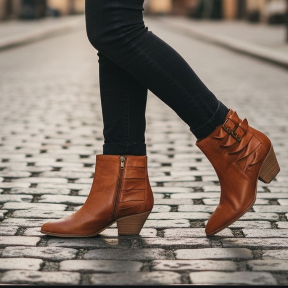 Frye Shoes - $369 Frye Reina Twist Cognac Leather Pull On Fall/Winter/Spring Ankle Booties